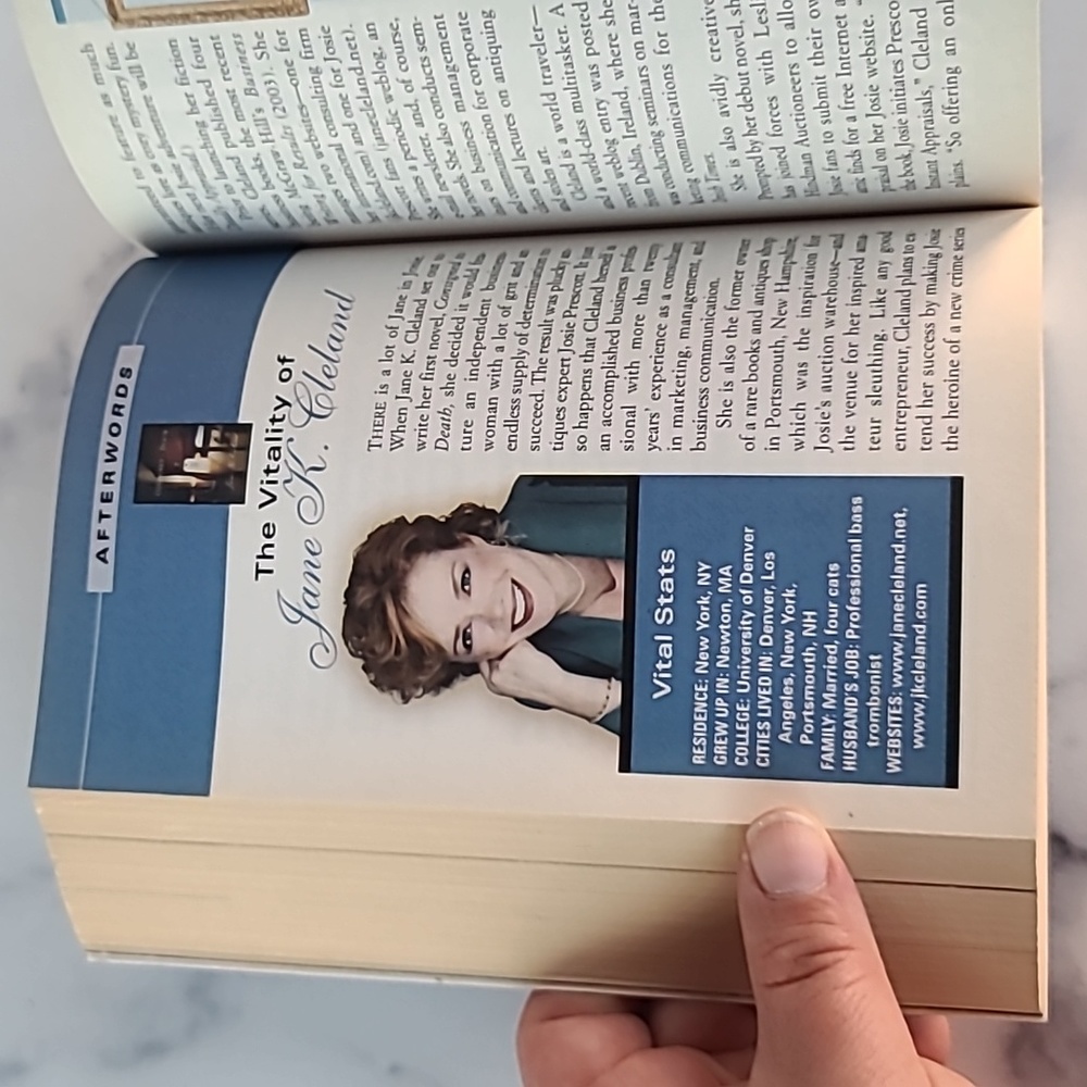 Select Editions Book - Picture 8 of 12